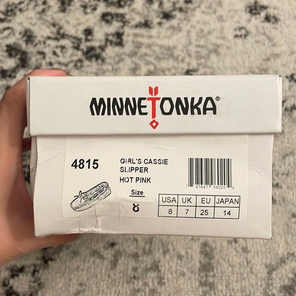 Minnetonka Kids Cassie Slipper in Hot Pink, Sz 8 - Picture 2 of 10